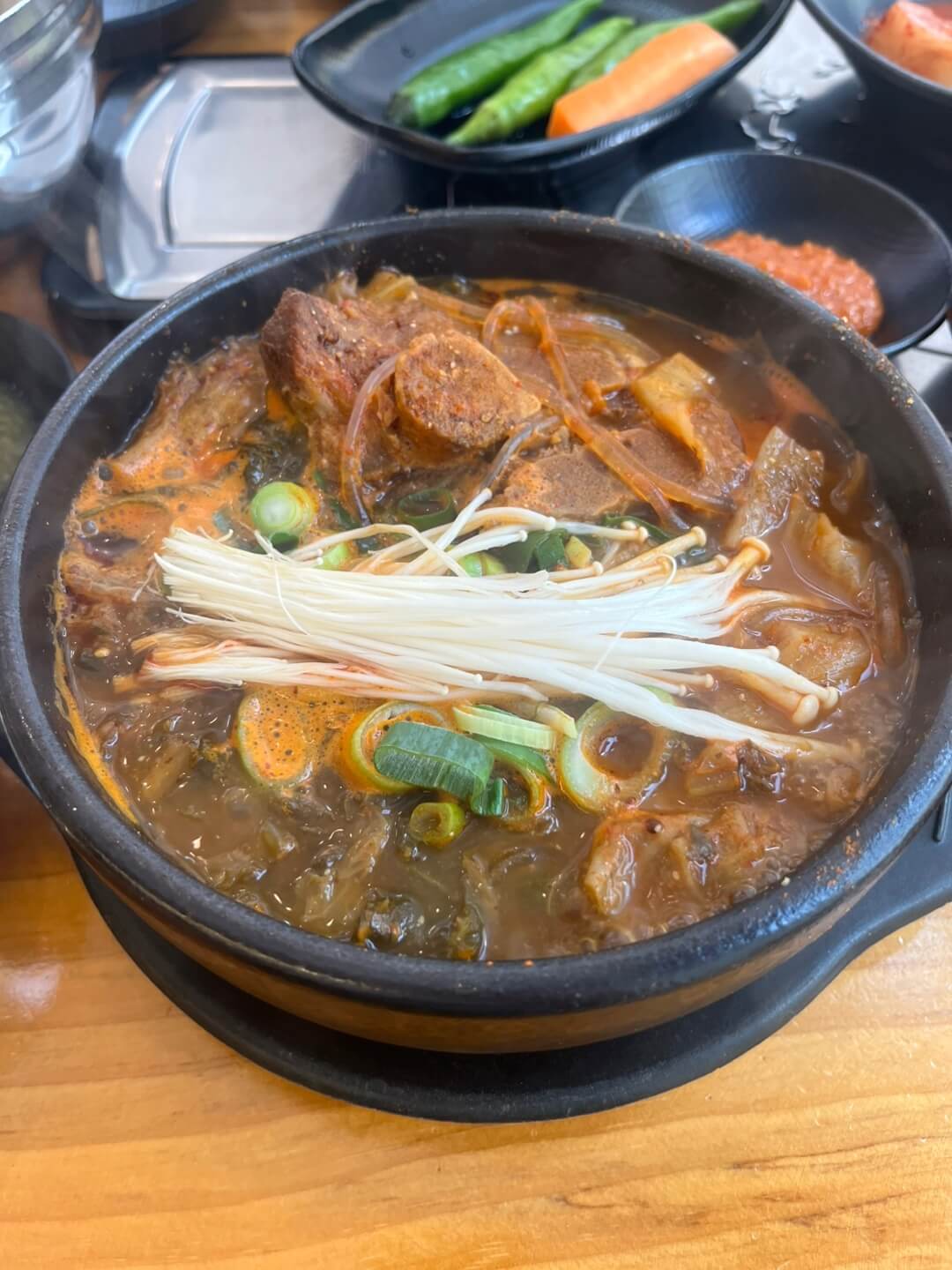 해마을 감자탕_국물이 진하고 고기가 실한 뼈해장국 최고