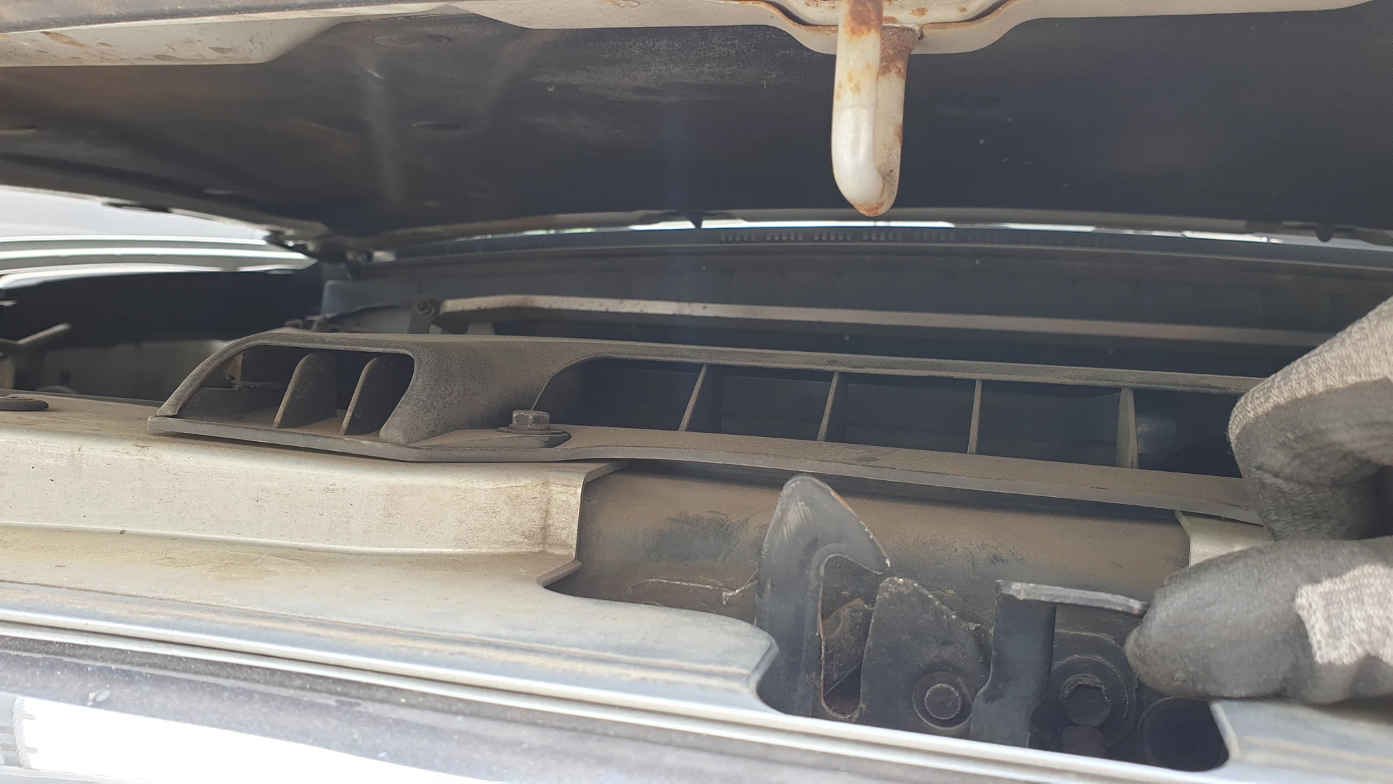 아반떼 보닛 잠금 레버