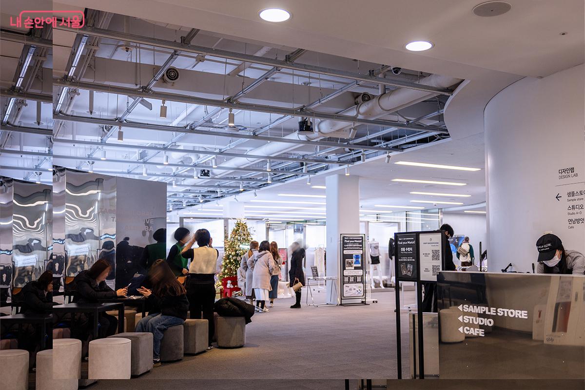 📸 DDP 쇼룸 체험기: 무료 의상 대여부터 스튜디오 촬영까지 한 번에!