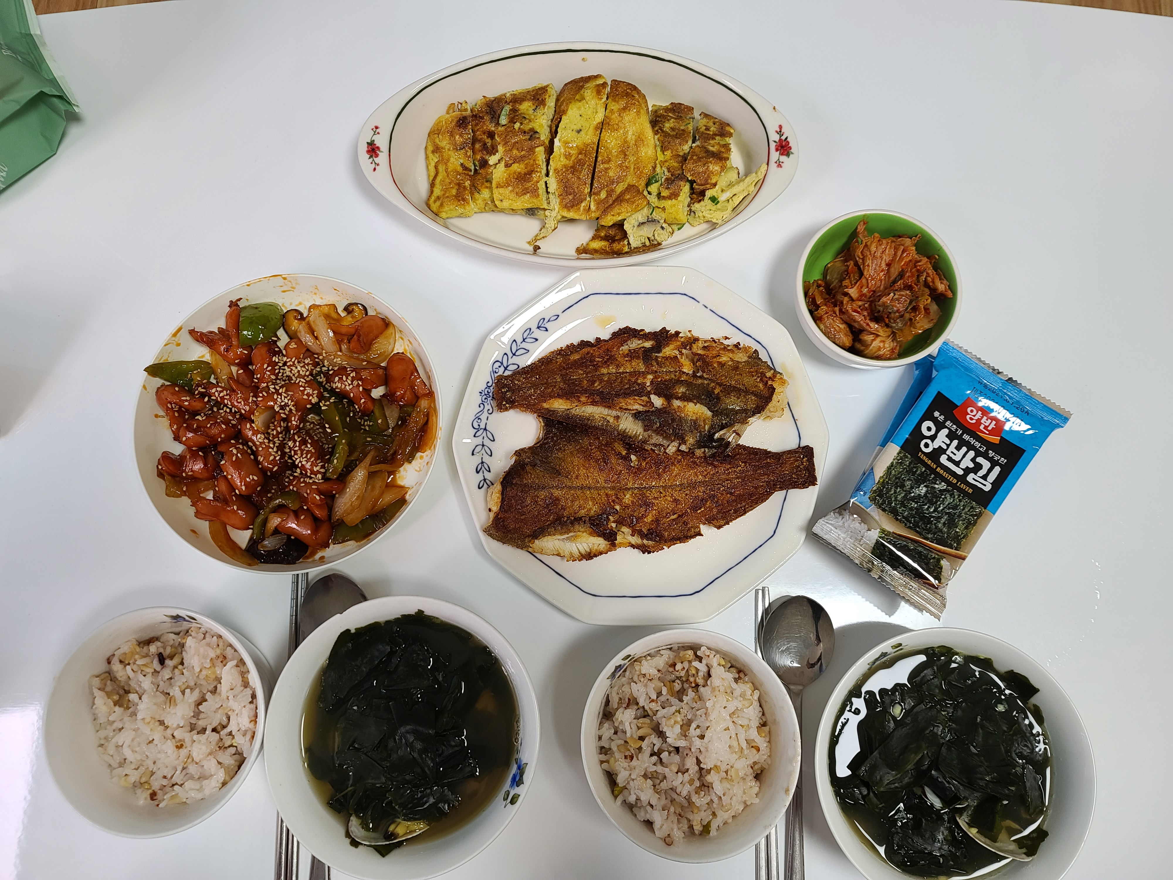 먹음직 스러운 생일밥상 완성된 사진 