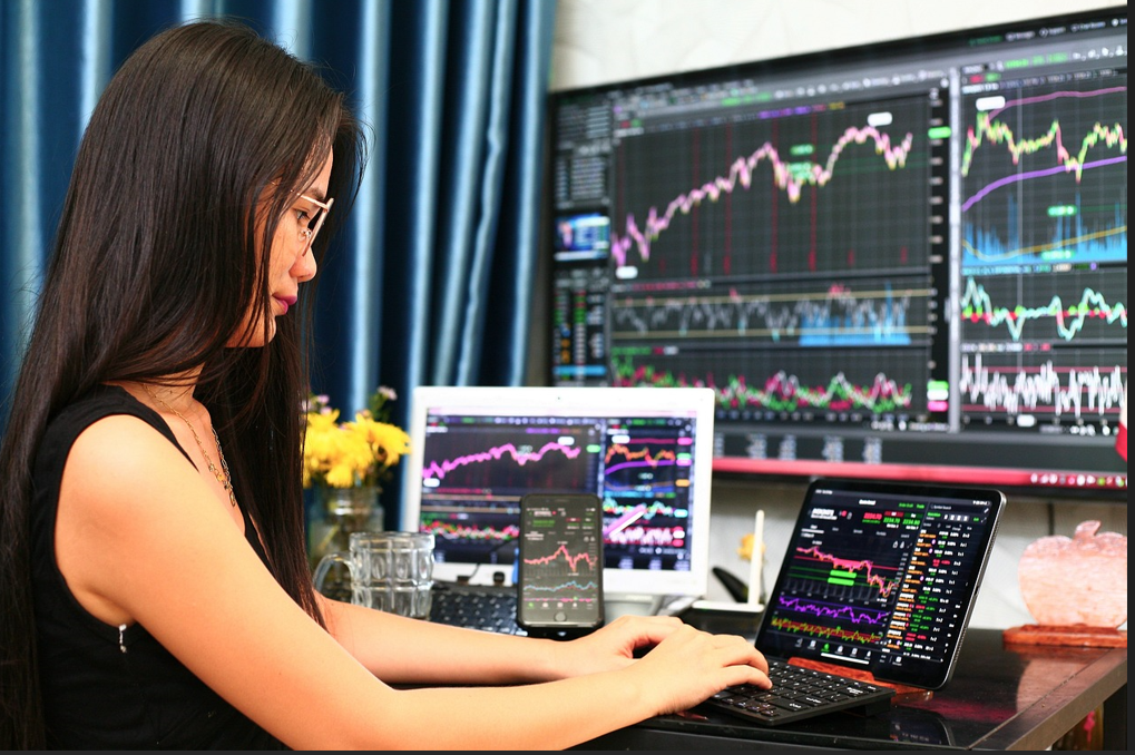 주식 거래하는 사진