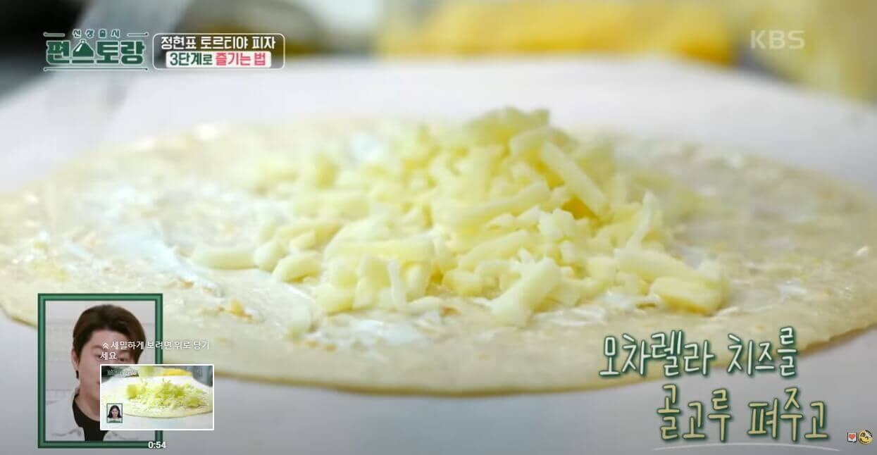 모짜렐라 치즈 뿌려준 이미지