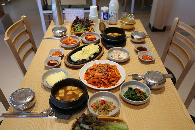 경주 맛집 황리단길 현지인 추천 경주여행 화린훠궈 황리단길점 여미온 경주황소곱창 황리단길본점 교동집밥 경주황리단길점 큰기와 황리단길 본점 소향몽 황리단길본점 소나무 황리단길본점 외가 황리단길본점 동양백반 경주황리단길 본점 개정 황리단길점