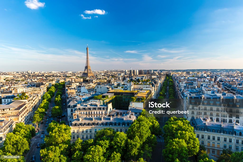파리 시내의 전경. 에펠탑 포함