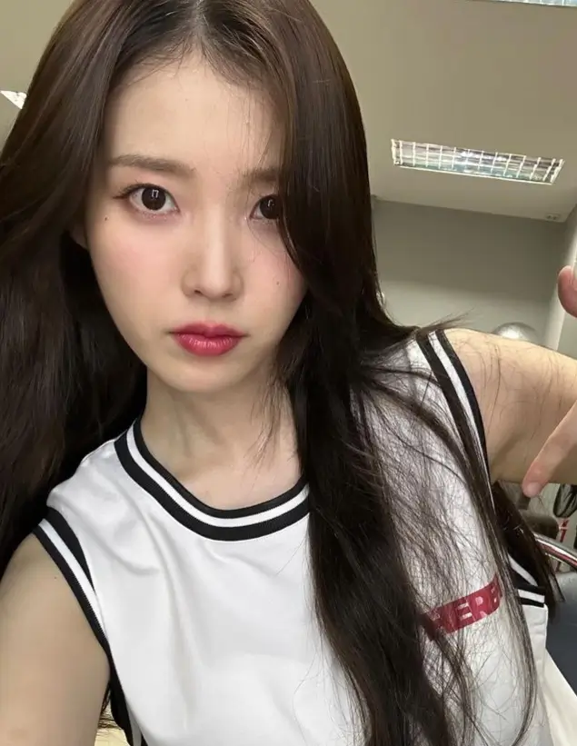 아이유 IU 프로필 갤러리ㅣ노래 음악 mbti 인스타 유튜브