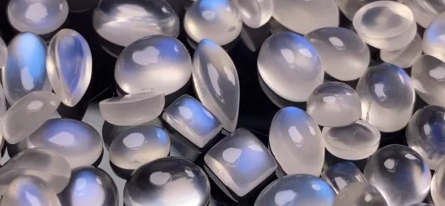 로얄 블루 문스톤 (펠리스테라이트)