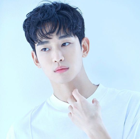 대만 세븐일레븐이 사생활 논란으로 활동에 제동이 걸린 배우 김수현에 대해 손해 배상 소송을 준비하고 있다고 전해졌다. [사진=김수현 인스타그램]