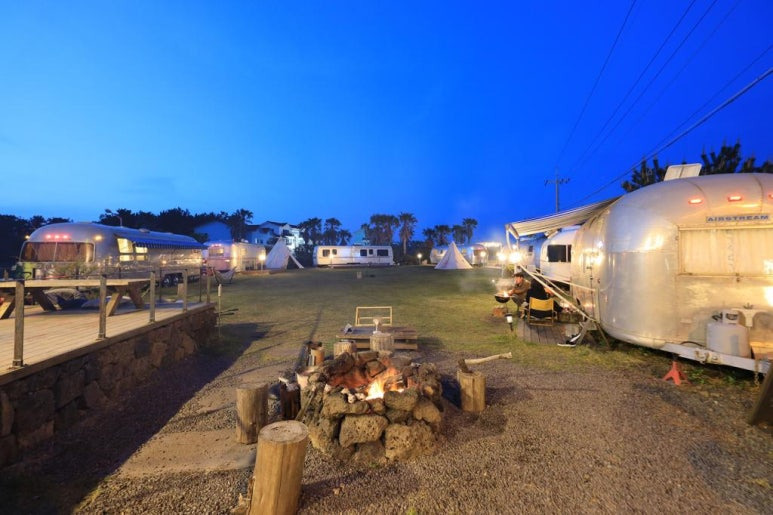 제주 태흥포구 카라반 '에어그라운드' 캠핑장