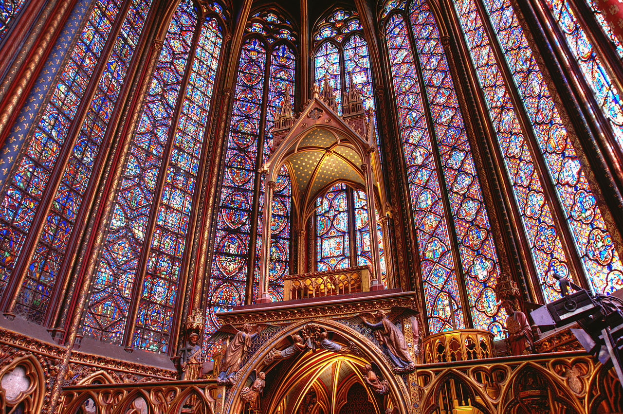 Sainte-Chapelle – kiệt tác Gothic với cửa kính màu rực rỡ, điểm tham quan ấn tượng khi du lịch Pháp.