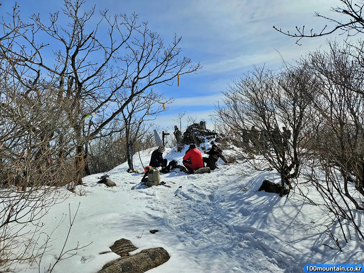 뒤돌아본 기백산 정상