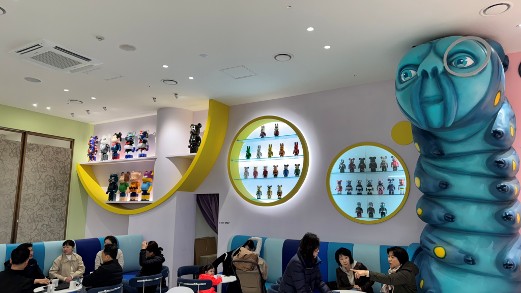과천 서울대공원 원더카페, 이상한 나라의 앨리스 테마 베이커리 카페