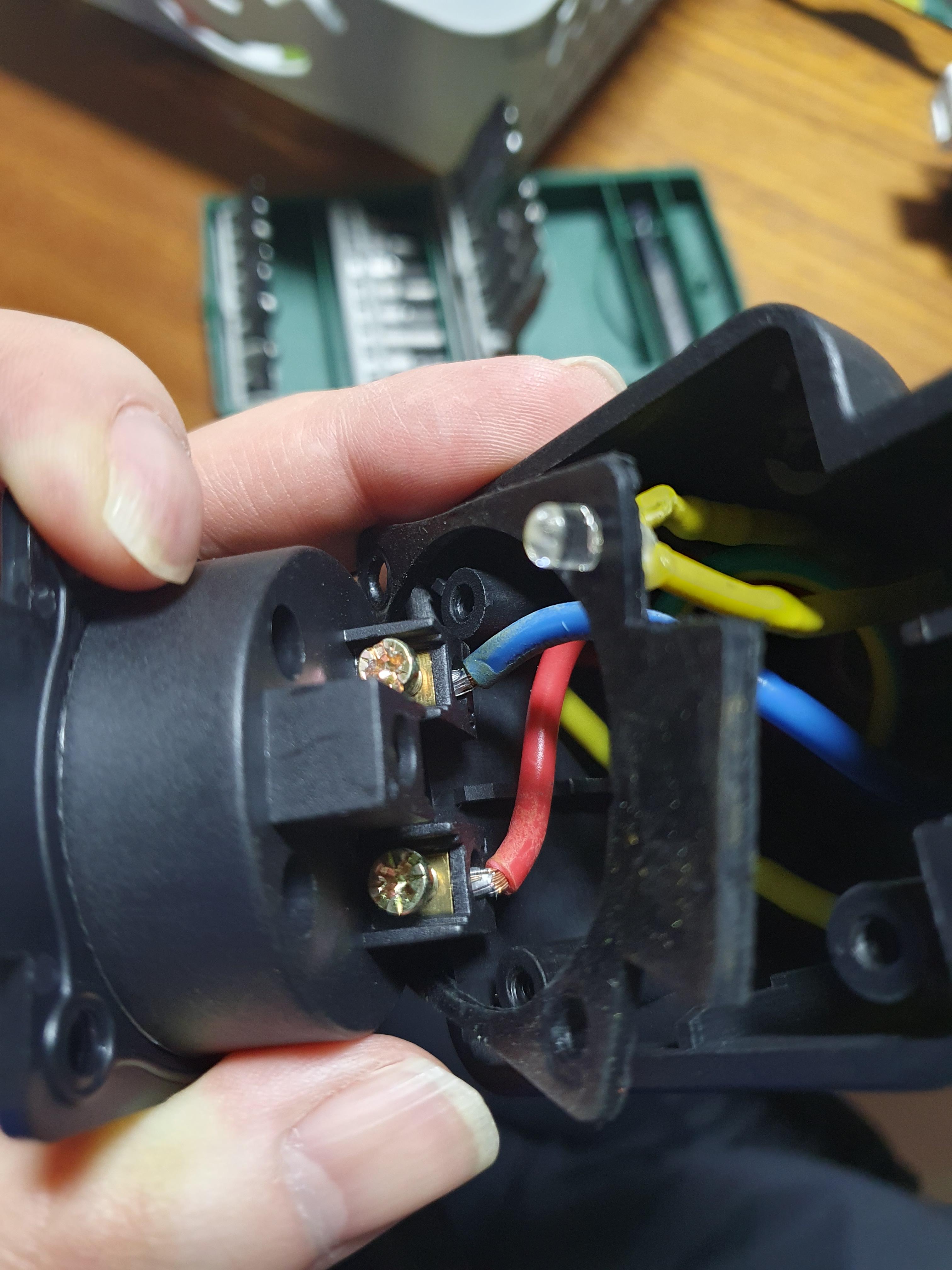 선이 연결된 위치를 잘기억하자!