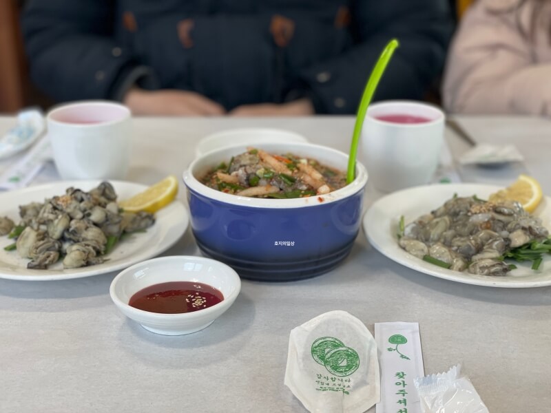 천북굴 전문점 터가든 굴정식 - 굴숙회, 굴물회, 생굴회