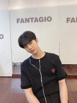 아스트로 산하 윤산하 프로필