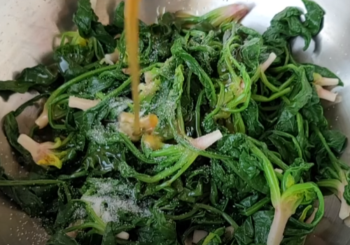 참기름 1큰술 넣기