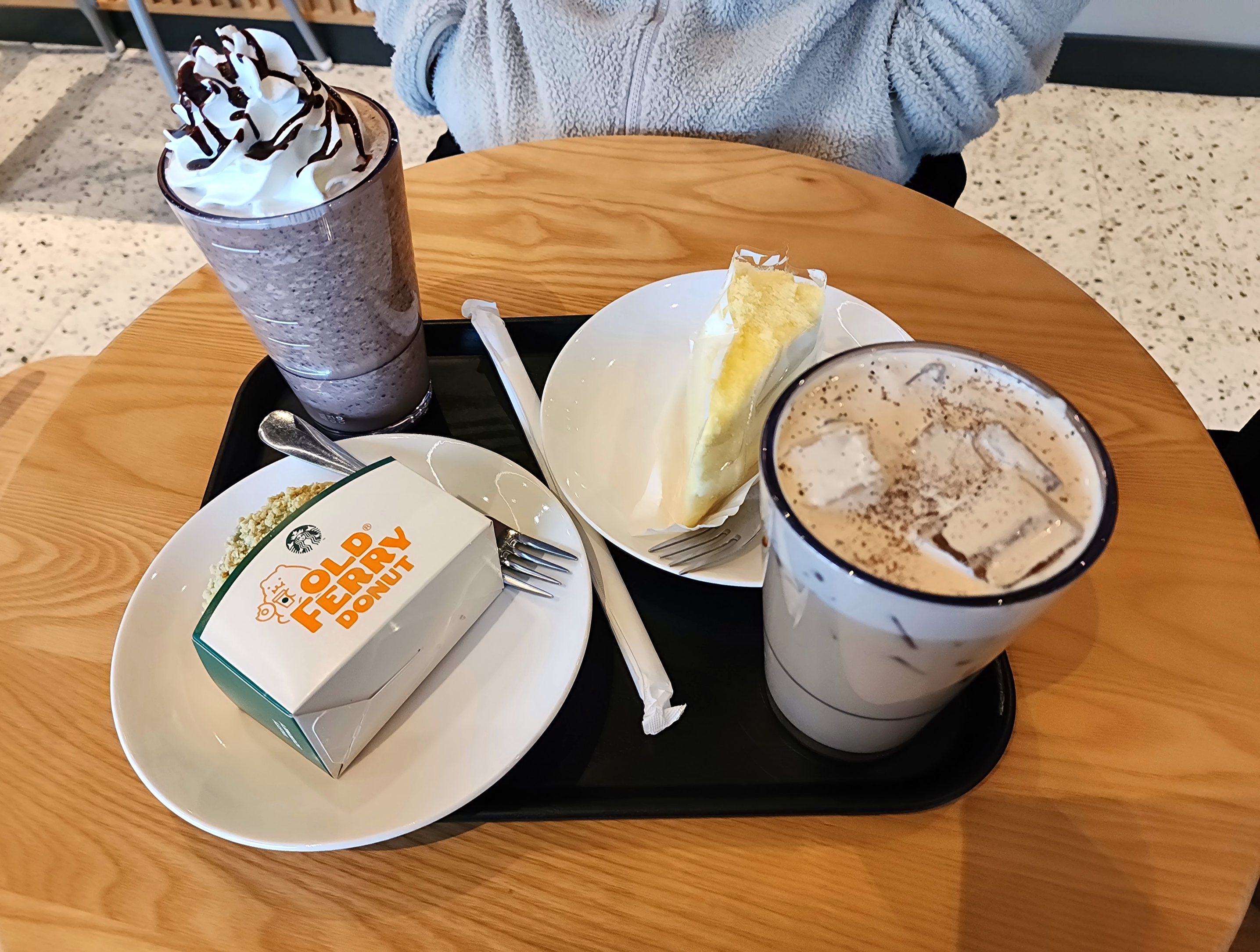 스타벅스_고구마카스텔라생크림케이크