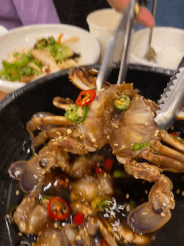 간장게장_자르는_모습