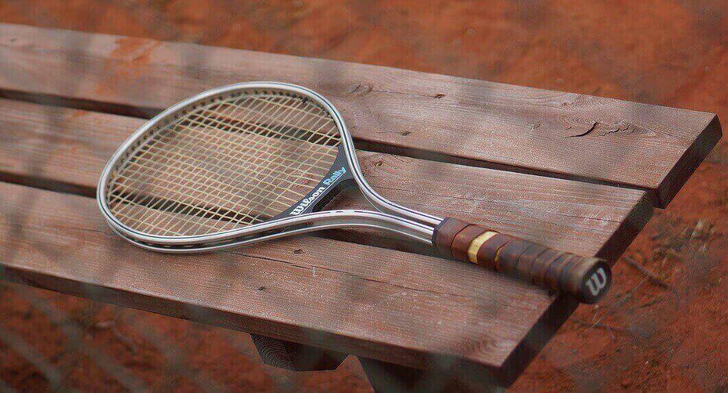 라켓 혁명이 일어나기 전 윌슨에서 만든 스틸재질의 라켓인 스팔딩 라켓 사진
