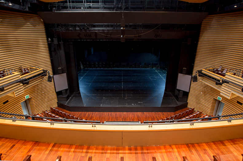 국립극장 달오름극장 2층 E열 14석에서 바라본 무대 전경