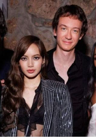 리사 루이비통 열애