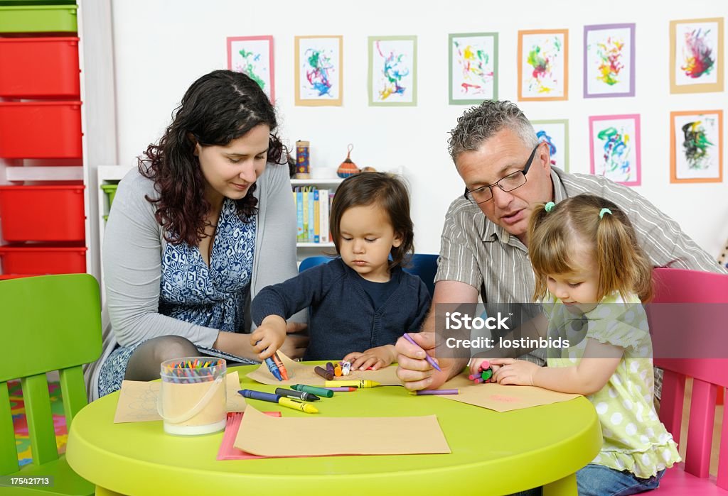 가정에서 아이와 함께 실천하는 미술치료 장면