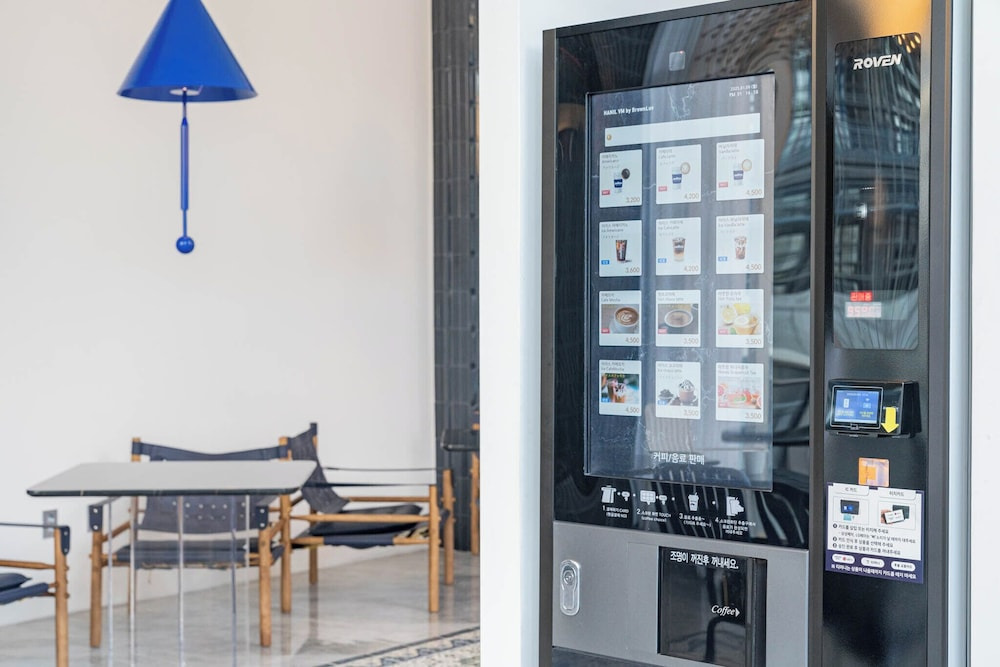 강릉 하운드 더 블루 호텔｜오션뷰&middot;넷플릭스&middot;카페까지&amp;#44; 할인 혜택으로 가성비 숙소 예약하기!