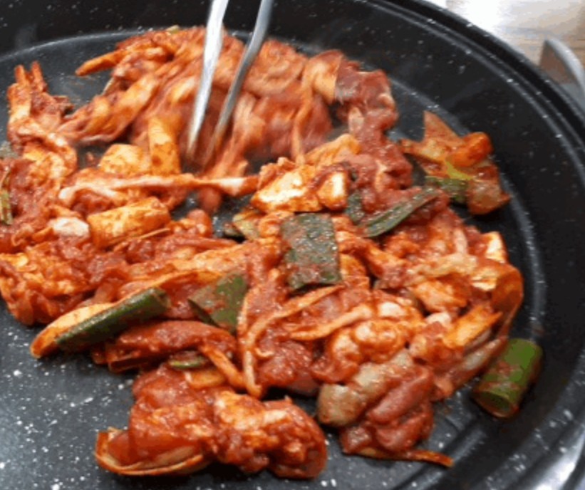 6시내고향 창원봉곡민속체험시장 오리탕 오리주물럭을 요리하는 모습