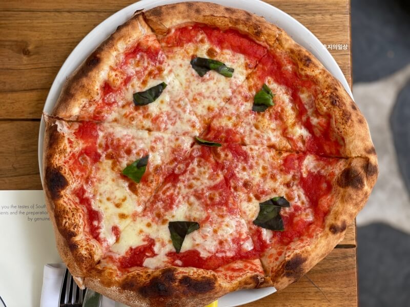 나트랑 시내 피자 맛집 라칼라 - 마르게리따 피자