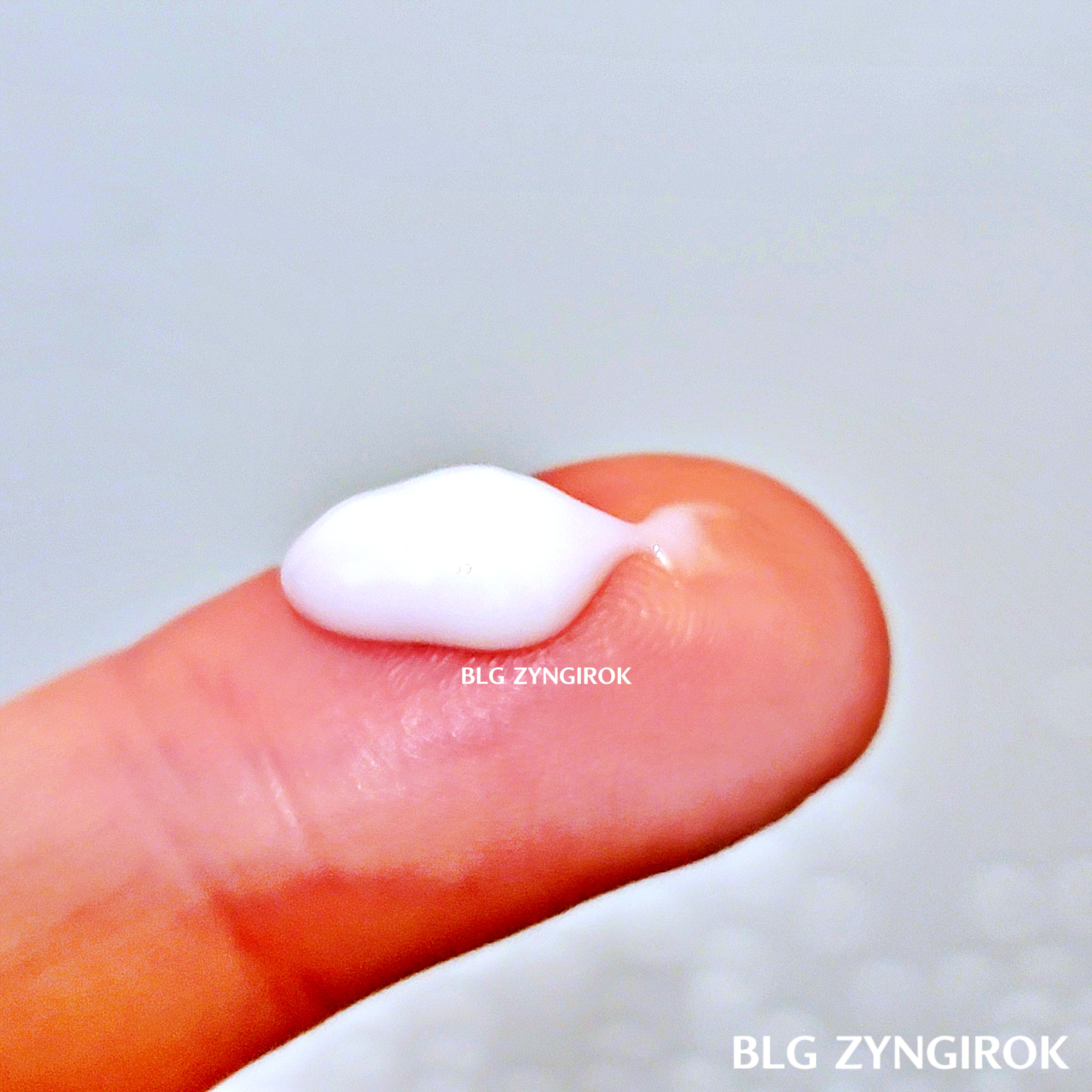 다이소 케라시스 바르는 토탈리커버리 앰플 세럼 제형모습이다.