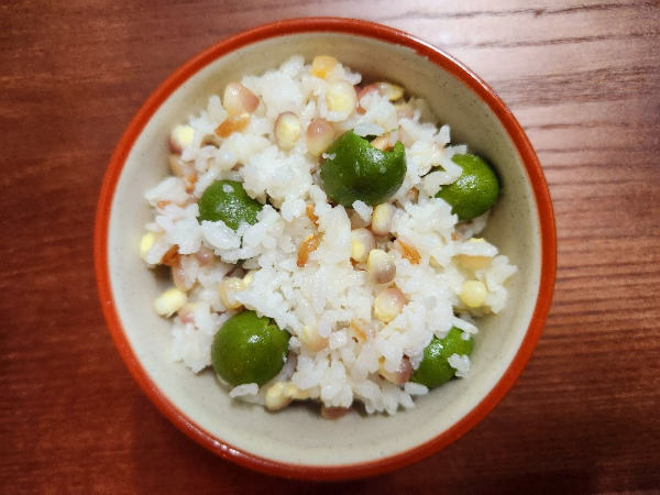 완성된 올리브 솥밥