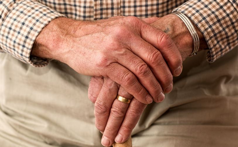 국민연금 조기 수령하면 건강보험 피부양자 자격 유지될까?