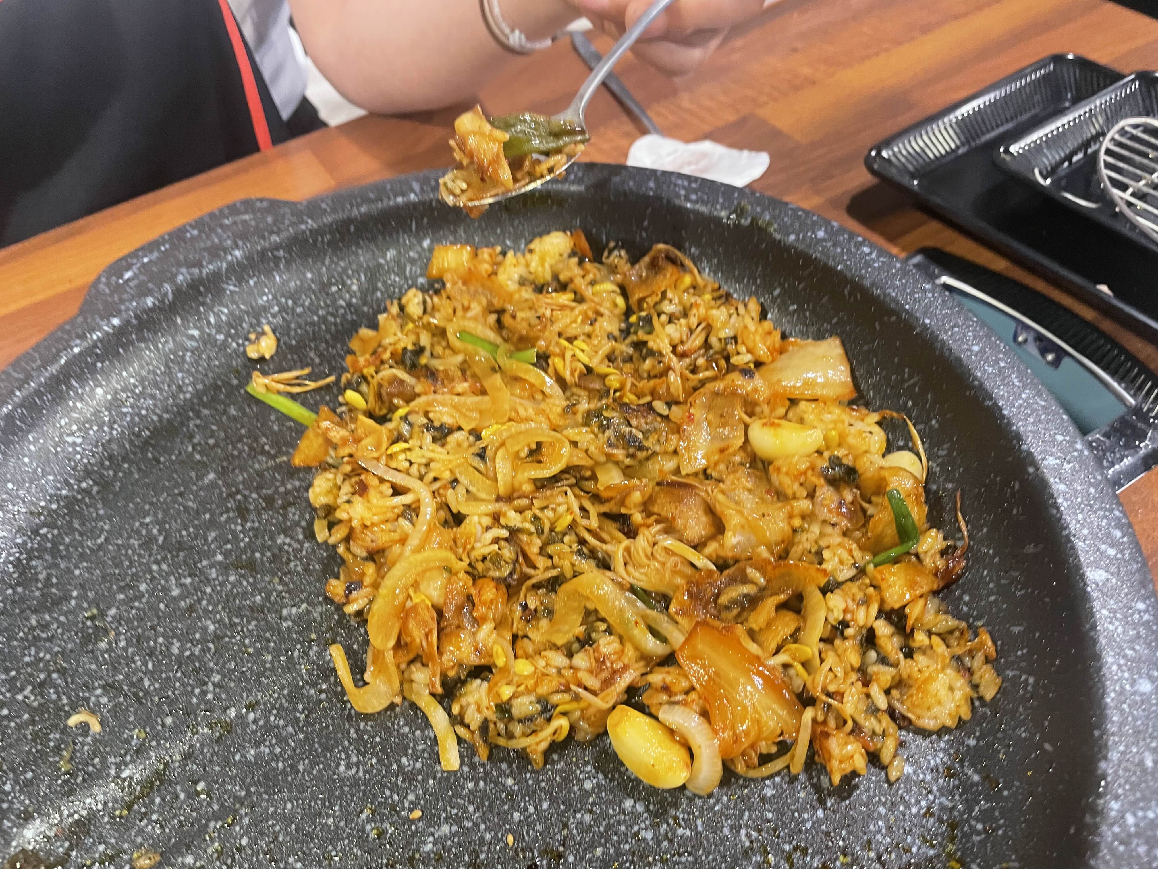 돌판 위에 볶음밥