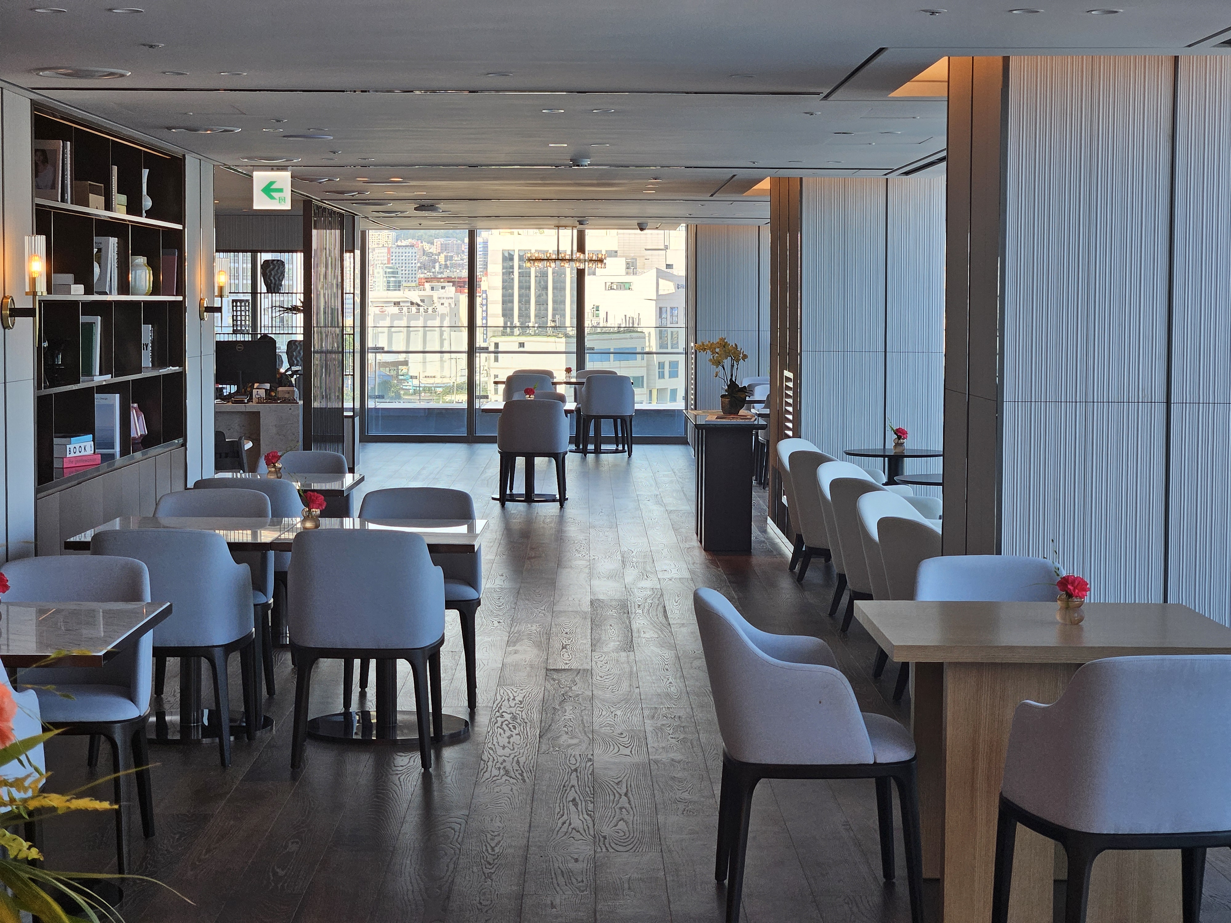 윈덤 그랜드 라운지 모습