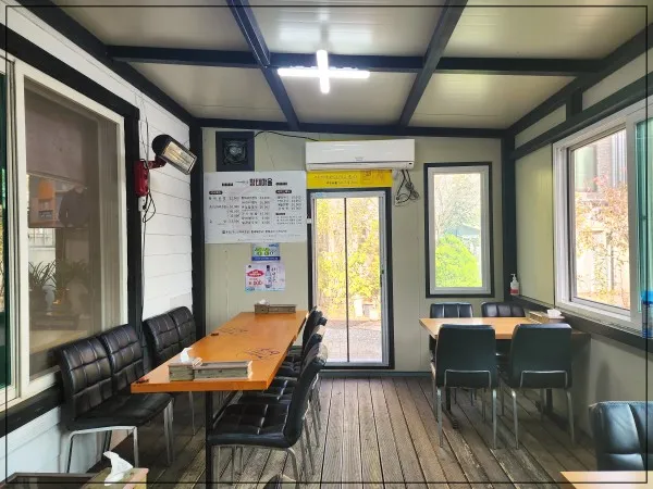 경기-양평군-양수리-황태마을-음식점-신발신고-이용가능한-공간