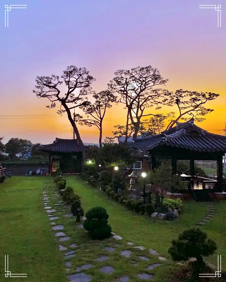생방송오늘저녁 소나무 기와집 한옥 스테이 숙소 독채 온수풀장 스파 대부도 펜션 추천