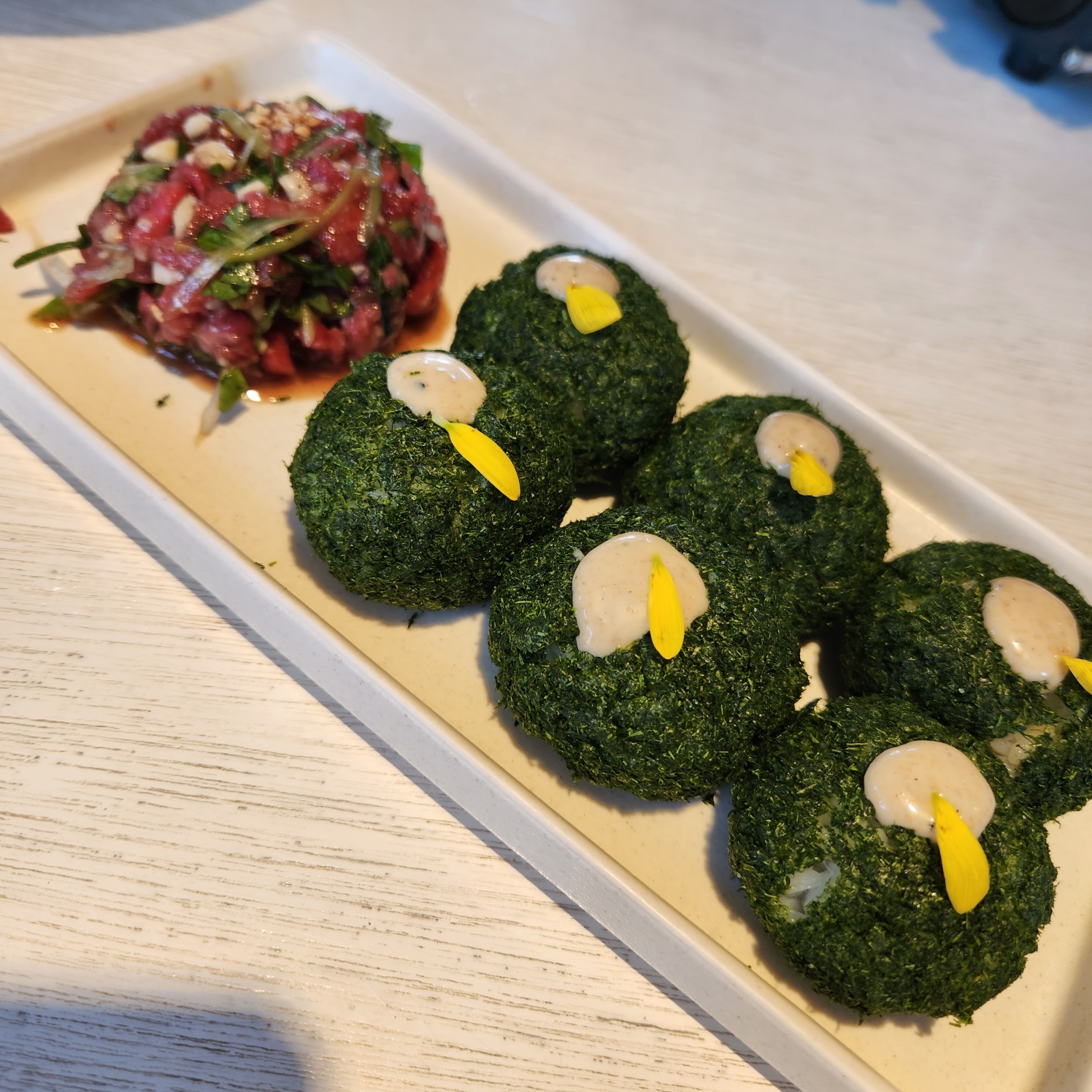 육회 감태주먹밥