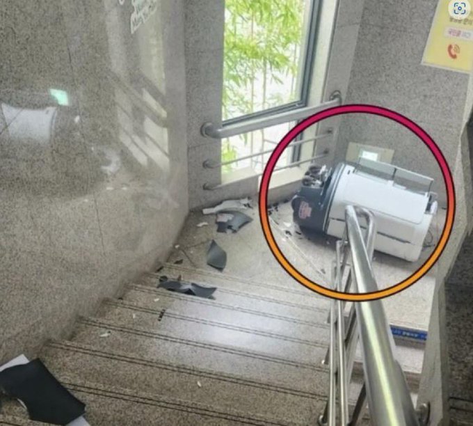 구미 시청 로봇 자살 사건