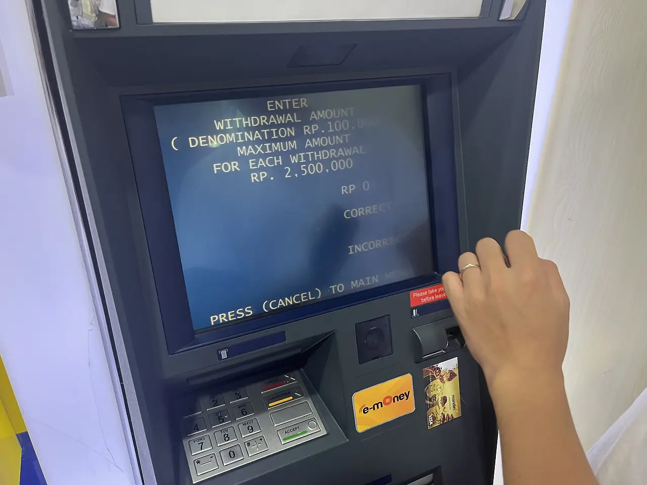 발리 E-Money ATM 금액 입력