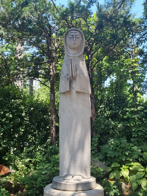 연희동성당 성모상 (최종태 작가 작품)