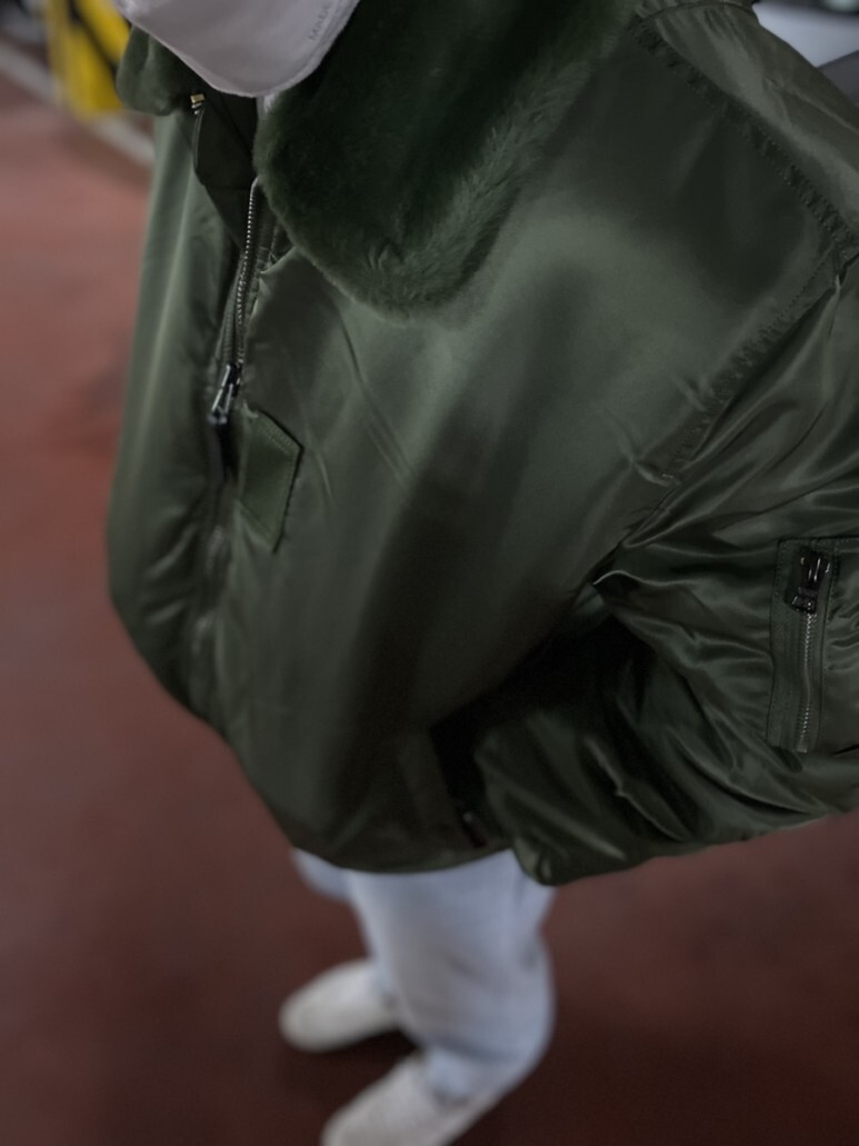 데일리 룩(오뭘입)_알파인더스트리 B-15 항공자켓 카키 바스틱 목폴라 티셔츠 86로드 청바지 연청 아디다스 드래곤 스니커즈 OOTD