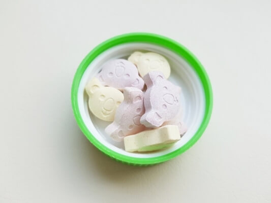 안전 캡 안의 캔디 사진