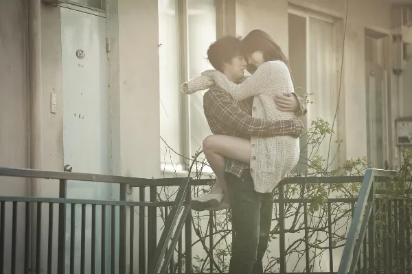 동거하며 서로를 사랑하게 된 철민과 정화