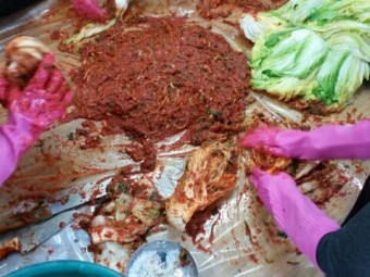 배추 양념 버무리기