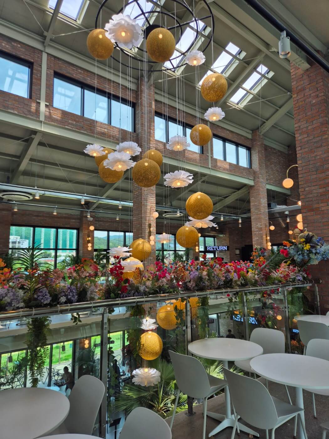 천안 유량동 대형카페 랜드마크 195 맛집