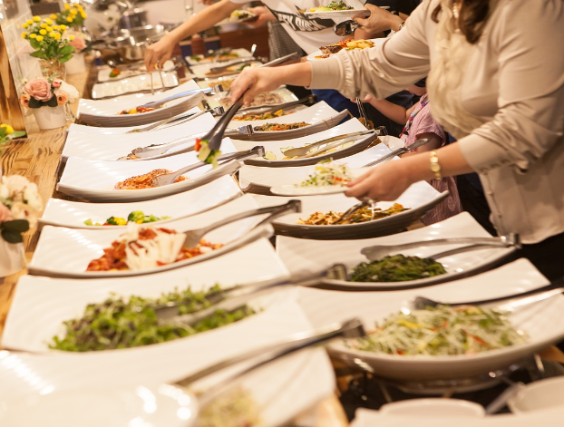 잔치 하는 날 많은 음식이 있는 사진