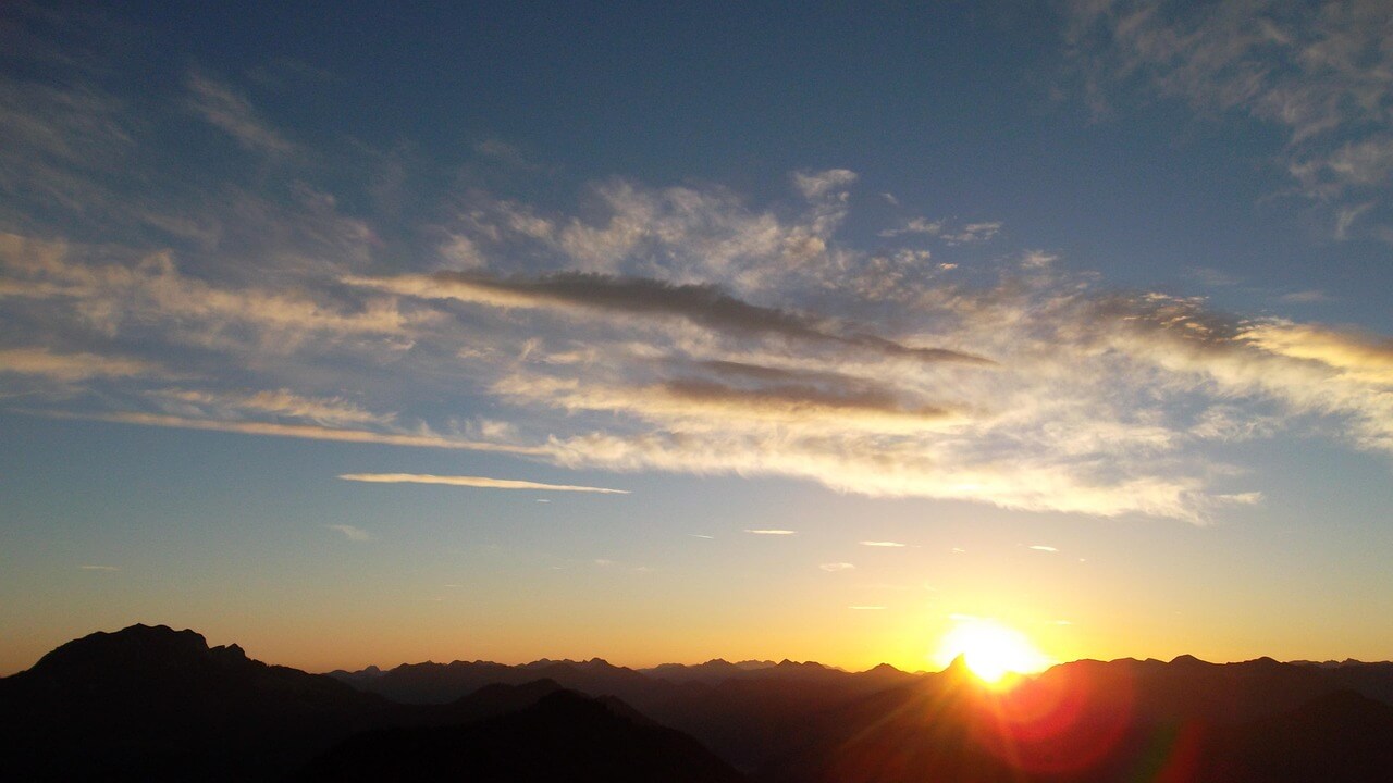 &ldquo;명일 vs 익일 vs 내일&rdquo;👉 비슷하지만 다른 &lsquo;내일&rsquo;의 세 가지 얼굴!