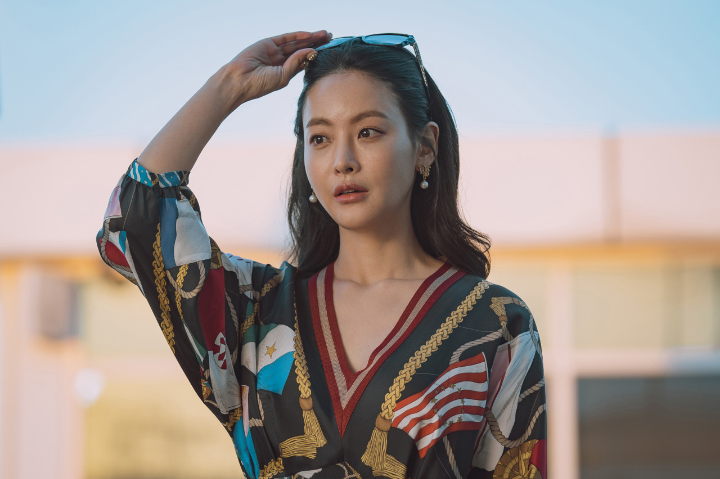 선글라스를쓰고있는오연서