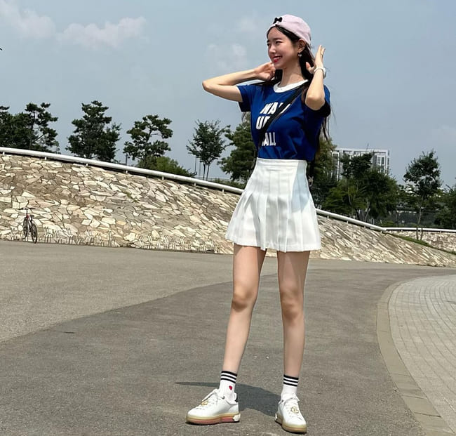 진세연 사복