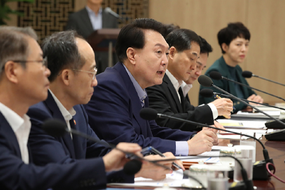 윤석열 대통령이 31일 서울 용산 대통령실에서 열린 19차 비상경제민생회의를 주재하고 있다. 2023.08.31. [사진=뉴시스]