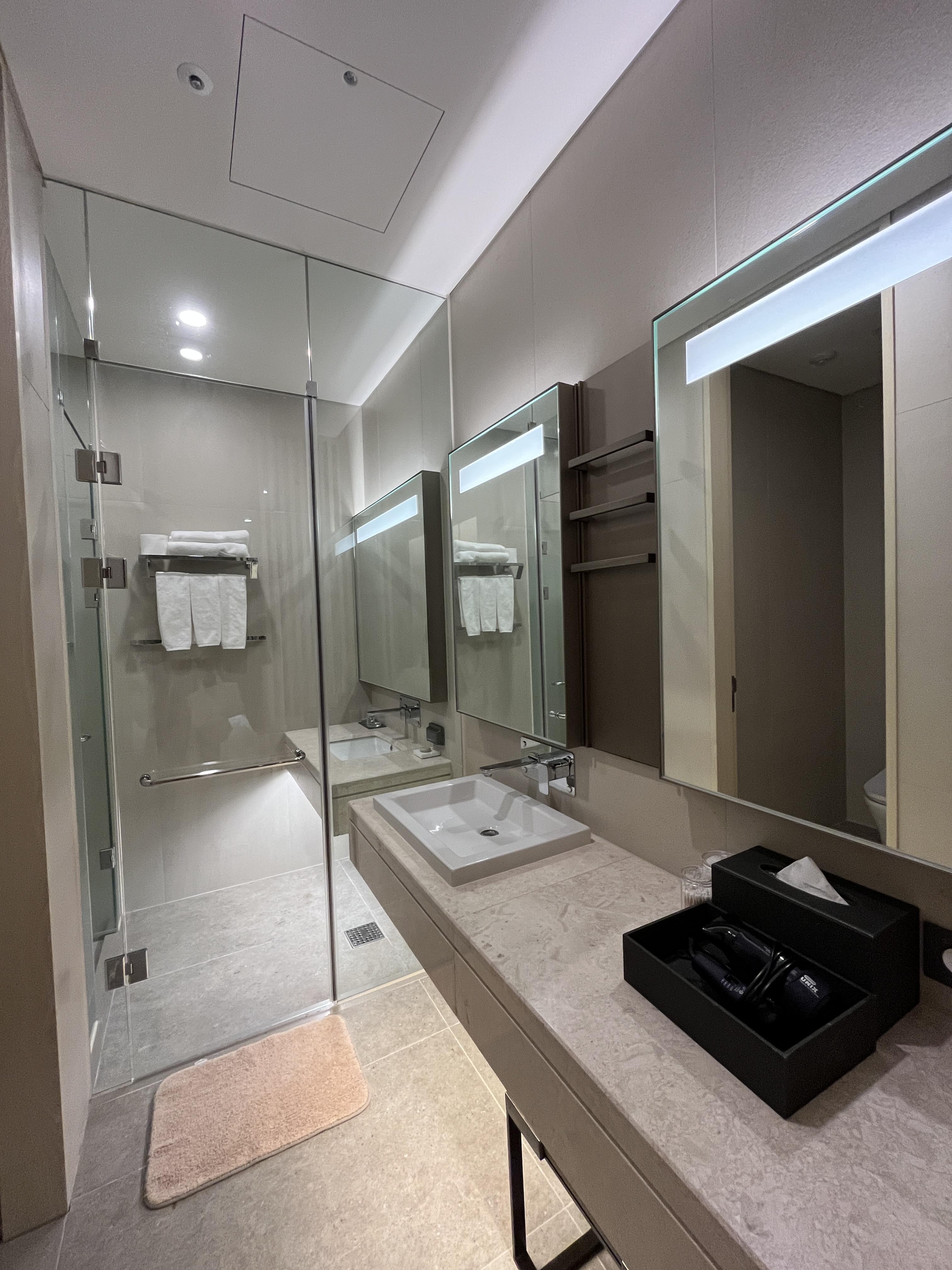 소노펠리체-골드스위트-침실1-화장실